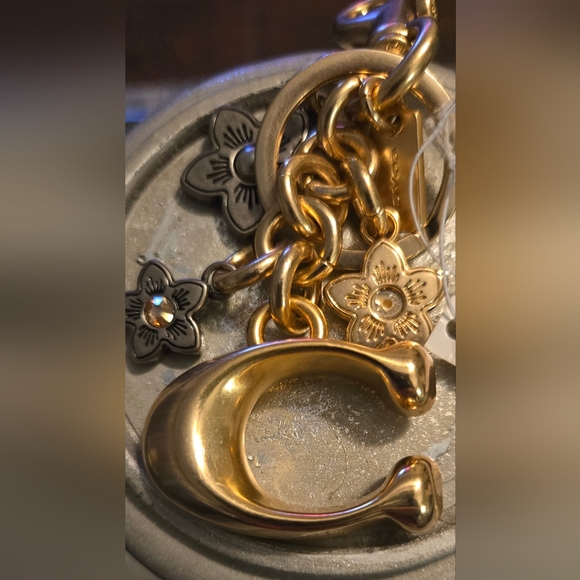 Coach Goldtone C Logo Tea Rose Flower Purse Bag Charm Keychain Rhinestone *flaw* - Picture 4 of 16